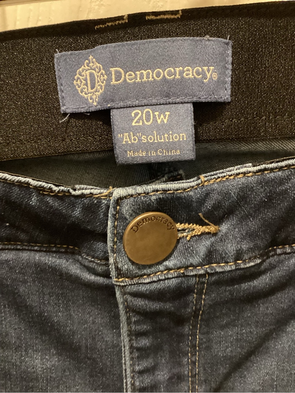Democracy Mid-Blue Stretch Denim Jean capris - Picture 2 of 3